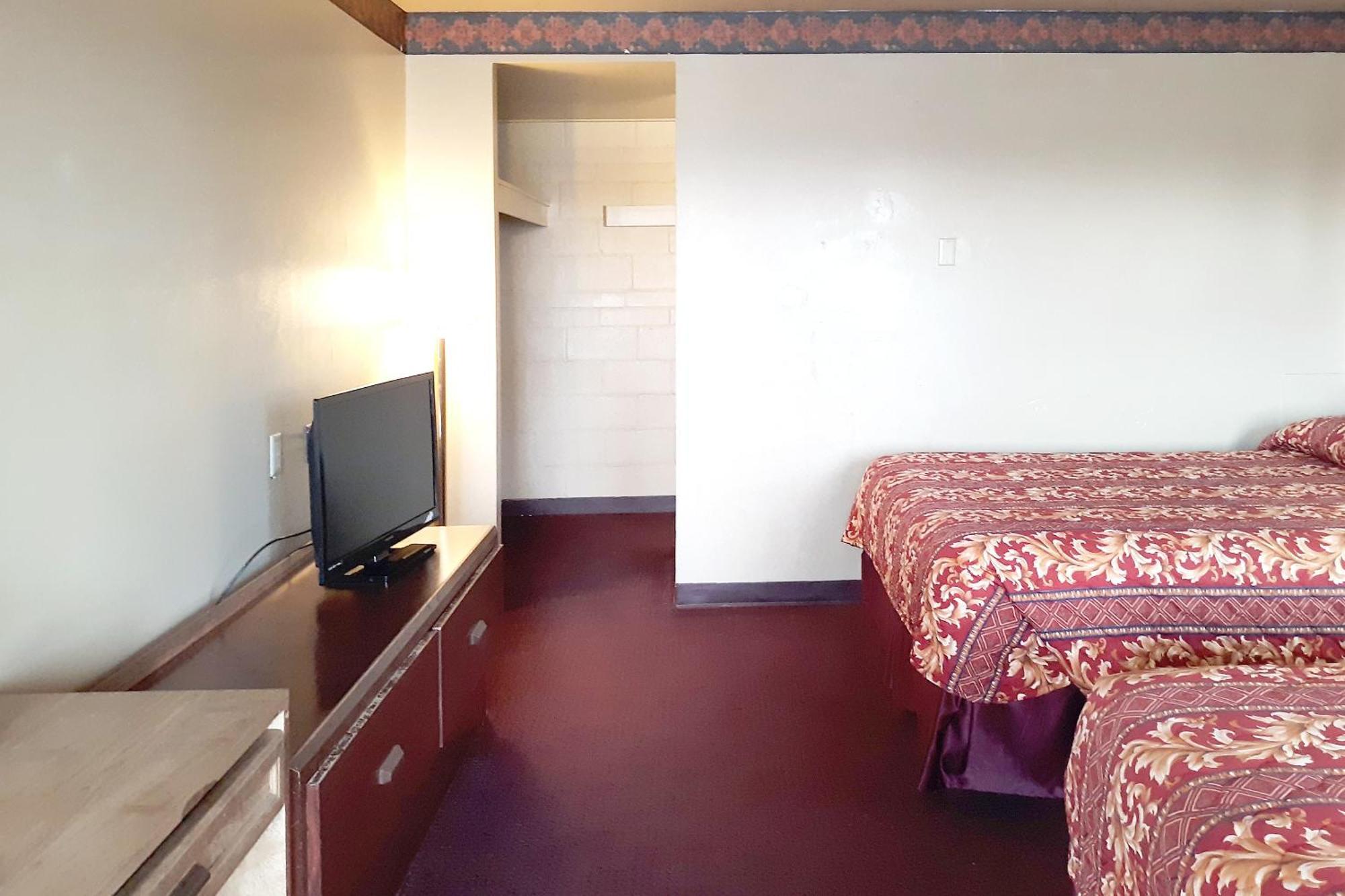 Oyo Hotel Kings At Clovis Kültér fotó