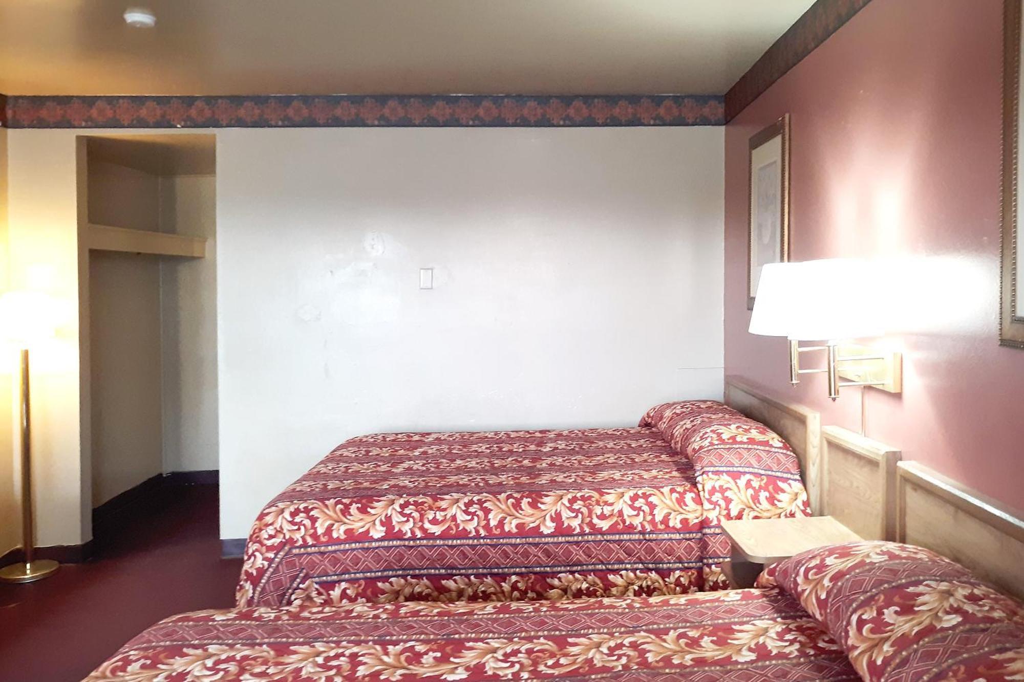 Oyo Hotel Kings At Clovis Kültér fotó